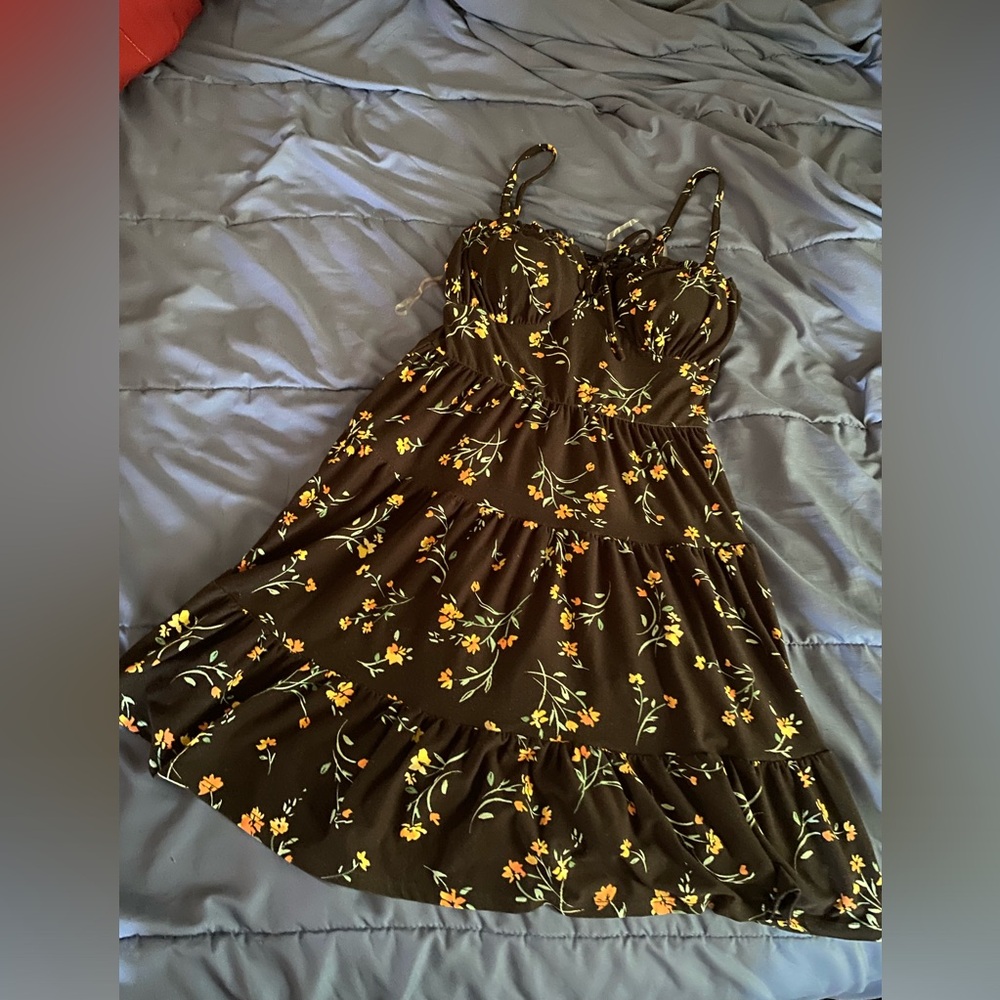 Black and yellow flower sundress 🌻